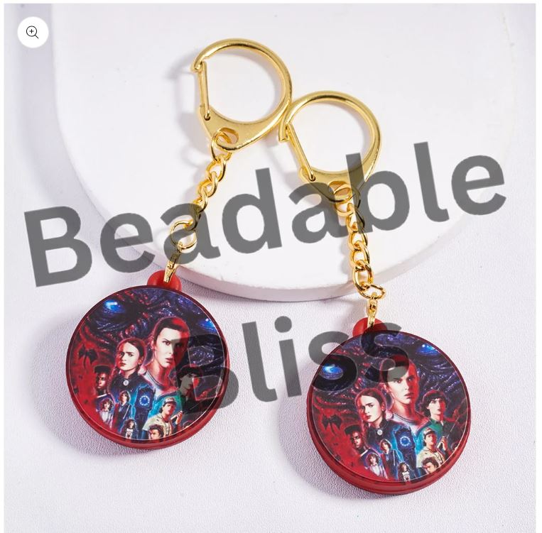 Beadablebliss's tweet image. Metal keychain with lobster clasp featuring a flat round charm in classic horror style. Durable, stylish, and perfect for keys, bags, or backpacks. 
#HorrorKeychain #MetalKeychain #ClassicHorror #SpookyStyle #CharmPendant 
For Shop Visit: beadablebliss.com/products/metal…