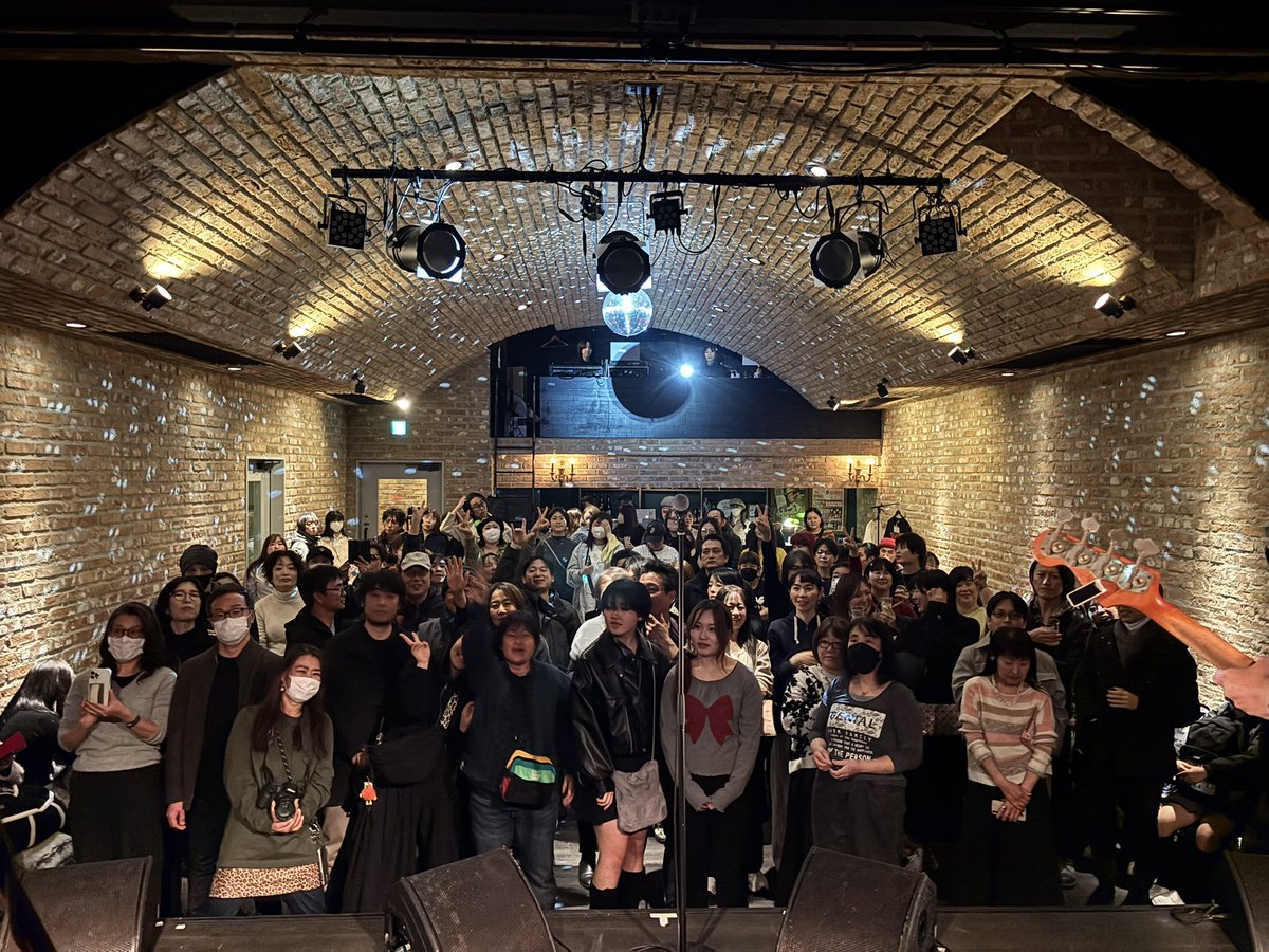 Drums_IZUMI's tweet photo. 再集結後の都内初LIVE、大盛況で終了しました!😊アタマ2曲「同期モノ」、当時よりも楽しんで演れました。苦笑
完全なる「一打入魂」タイプですが、「Mechanical Animal」としても精進を続けていきます♫
昨日関わったすべての皆さまに最大限の感謝!😊😊😊
#NEARMISS
#glam2026 https://t.co/oNBR63grHP