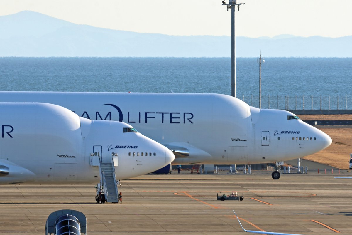 Centrairairport's tweet image. 本日セントレアからボーイング747LCFドリームリフターが離陸して行きました。この飛行機はボーイング787の部品をアメリカの工場まで運んでいます。世界に4機しかなく、日本ではセントレアだけで見ることができます。いってらっしゃい‼️