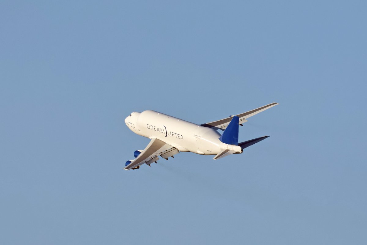 Centrairairport's tweet image. 本日セントレアからボーイング747LCFドリームリフターが離陸して行きました。この飛行機はボーイング787の部品をアメリカの工場まで運んでいます。世界に4機しかなく、日本ではセントレアだけで見ることができます。いってらっしゃい‼️