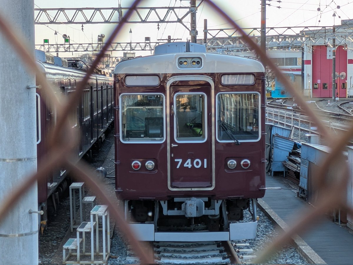 ゆうもんゆーになります！ 7300×2R+7301×2Rで 嵐山ワンマン改造だと思うけどな… C#7450とC#7301の