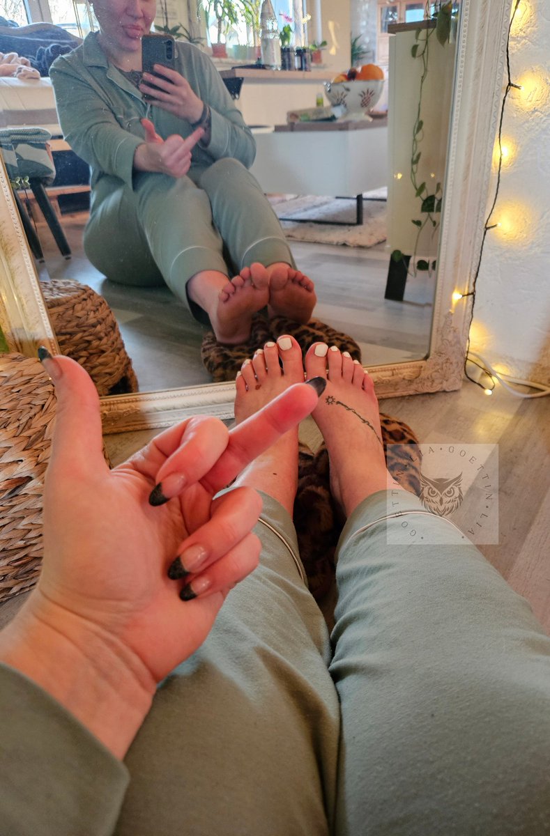 Goettin_Lia's tweet image. Guten Morgen.
Neue Woche. Neuer Fokus.
Kein Gejammer. Keine Ausreden.
Zeit, dass du für meinen ersten Kaffee sorgst ☕️🫰🏻
So läutet man eine Woche ein: 
durch Dienen, nicht durch Zögern.
Ich erwarte Haltung, 
Gehorsam und Einsatz.
Alles andere ist überflüssig.