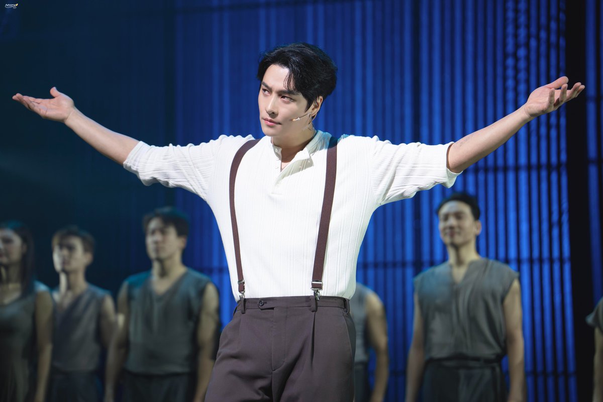 mmango_o0's tweet image. 260109 에비타 커튼콜

#민우혁 

체 등장