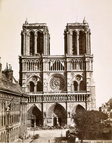 Bonjour.😊

📸 Gustave Le Gray (1820-1884). 
Cathédrale Notre-Dame avant la restauration de Viollet-le-Duc 
1859. Paris France