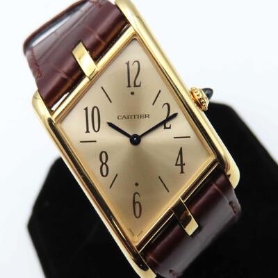 lean_cyo's tweet image. Rare pieces, rarely together.
A shaped case and a shutter design —
two eras, two answers to time.

#RareWatches #Cartier
#VacheronConstantin #WatchHistory