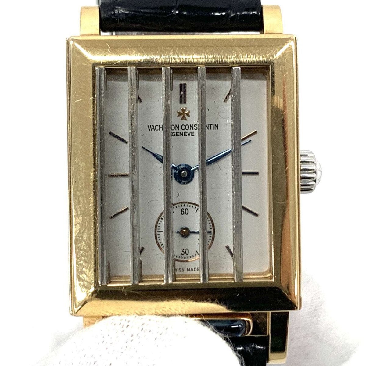 lean_cyo's tweet image. Rare pieces, rarely together.
A shaped case and a shutter design —
two eras, two answers to time.

#RareWatches #Cartier
#VacheronConstantin #WatchHistory