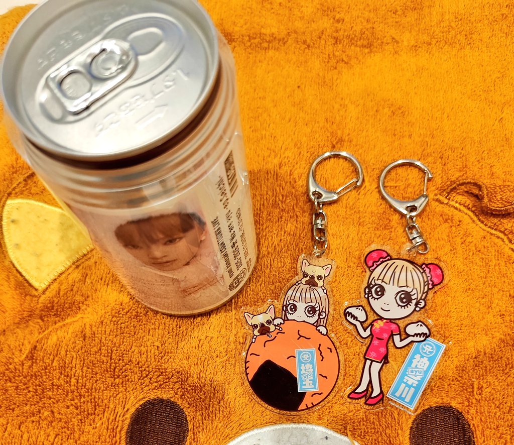 ayu缶🥫一つと アクリルキーホルダー 一つがほぼ 同じ金額です