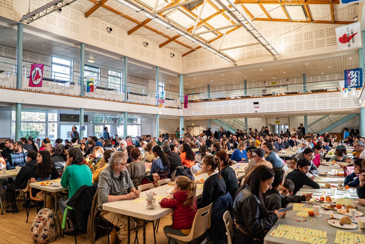 FraPiquemal's tweet image. ✊🏽 Hier, nous étions au loto de RESF, en soutien à toutes les familles et à tous les enfants qui vont à l’école sans avoir dormi sous un toit.

Le droit au logement devrait être un droit fondamental, pour toutes et tous. 

#RESF #DroitAuLogement #Toulouse #2026