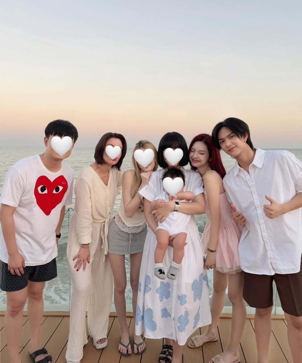 baemonsbase's tweet image. BABYMONSTER’s Chiquita and BUS’ Copper is spending their time vacationing with family.