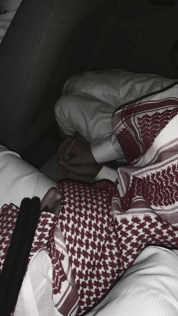 ifjfu76's tweet image. نايمين جنبي ماودي اصحيهم 😭😭😭