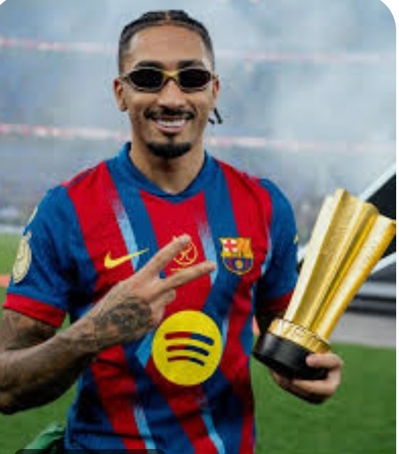 Vengo a recordar que, hace solo temporada y media, RAPHINHA era un inútil del que había que desprenderse para dejar hueco a NICO WILLIAMS