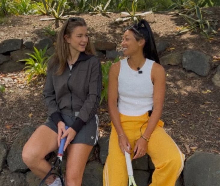 doublefauIts's tweet image. HELLO there! sticking to each other like a glue i see