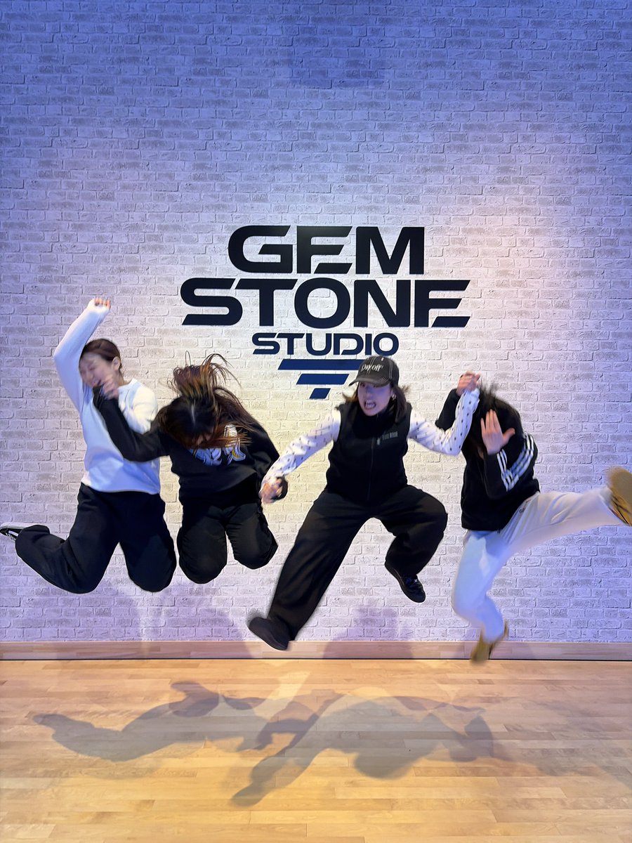 本日の体験入学
八王子校午後のレッスンはKoshiroh先生💚
そして卒業生のNAMI先生に午前講師をしていただきました🌼

本日の学生スタッフは彩日と南、miyuでした

次回八王子校の体験入学は2/1（日）です⭐️
皆様お待ちしております🫧

#日本工学院八王子専門学校#専門学校 #ダンスパフォーマンス科 #dp