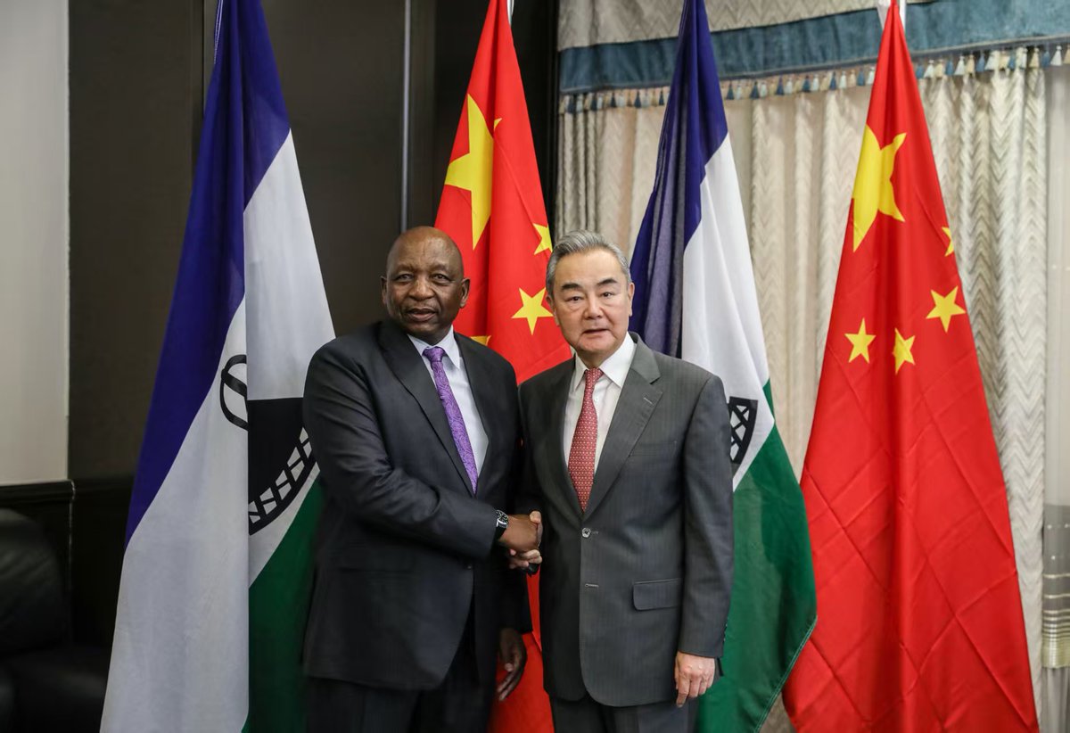 SpoxCHN_LinJian's tweet image. Chinese FM Wang Yi met with Lesotho PM Sam Matekane in Maseru.

#China will accelerate the implementation of its zero-tariff policy for African countries, including #Lesotho, expand bilateral trade, investment and industrial cooperation, facilitate broader access of Lesotho's