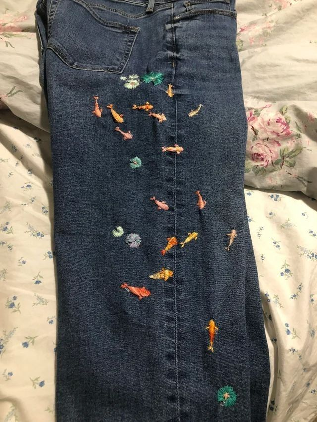 archivedlooks's tweet image. The embroidery on these pairs of jeans!! So cute