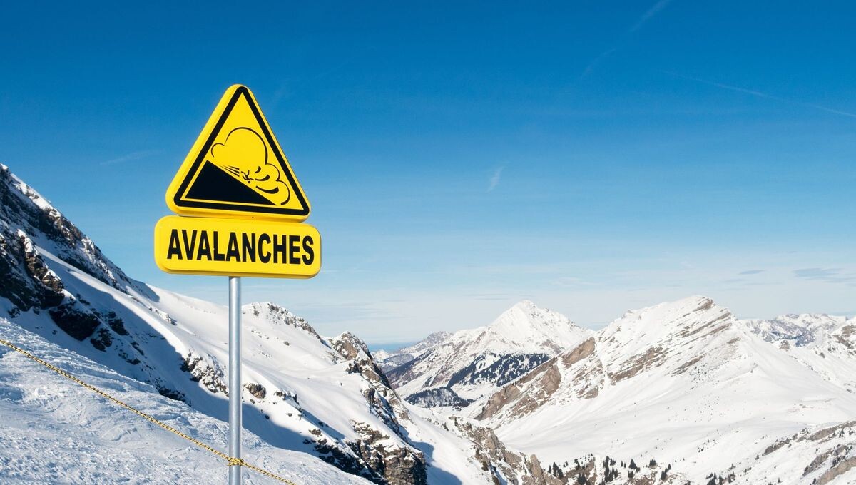 Avalanche en hors-piste : "en prenant des risques, les skieurs font prendre des risques aux secours" déplore la préfecture de Savoie
➡️ l.ici.fr/BYG