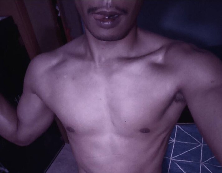 dilzz39826's tweet photo. need some biceps?wkwk https://t.co/r93qLWtObY