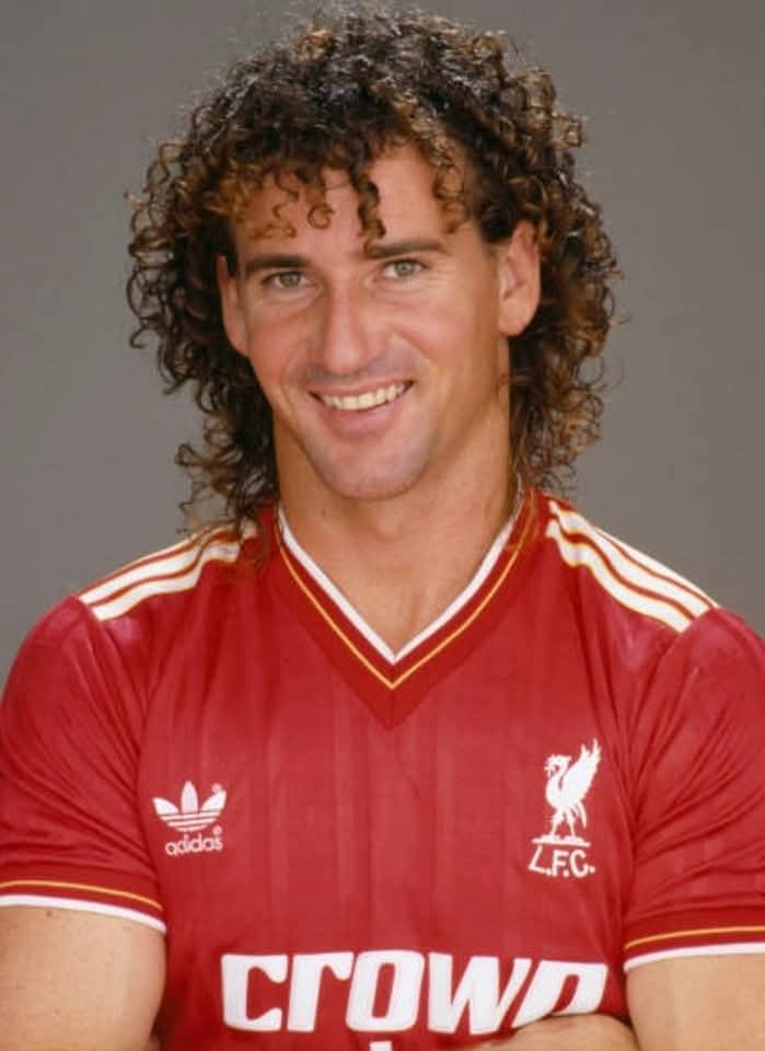 Andybrawn6's tweet image. Craig Johnston 

Liverpool debut: 1️⃣9️⃣8️⃣1️⃣
Last Liverpool appearance: 1️⃣9️⃣8️⃣8️⃣

Appearances: 2️⃣7️⃣1️⃣
Goals: 4️⃣0️⃣

Honours:

League Championship 🏆 1981/82 🏆 1982/83 🏆 1983/84 🏆 1985/86 🏆 1987/88

FA Cup 🏆 1986

League Cup 🏆 1983 🏆 1984

European Cup 🏆 1984