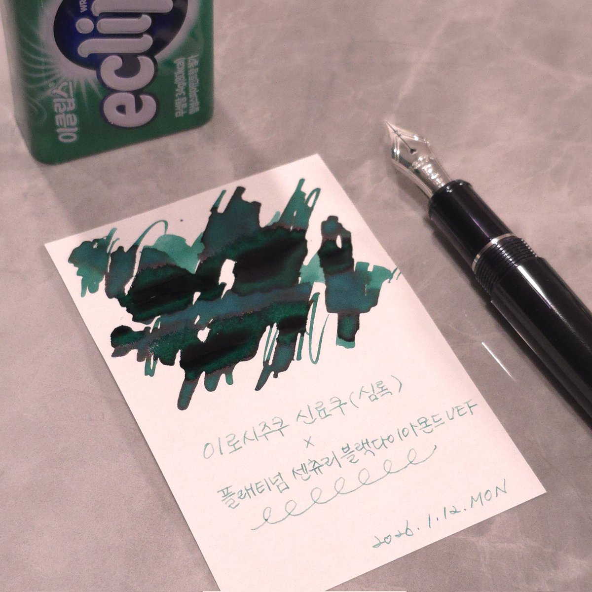 Torlibro's tweet image. #톨루잉크

사놓고 펜입은 처음 하는듯한?
이로시주쿠 신료쿠 (심록)