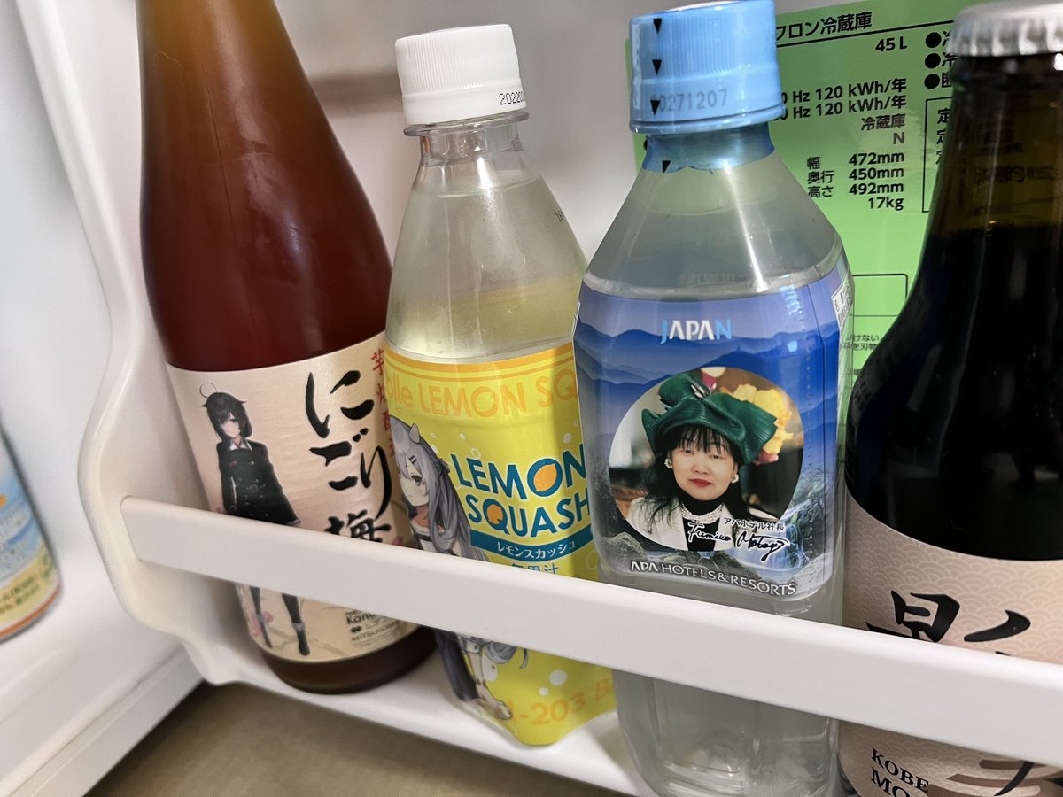 こだわりポイント② 思想強めの本買い揃えました。 冷蔵庫の中身は