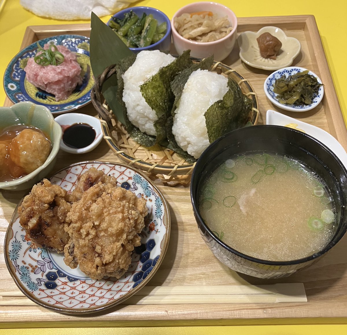 Grandslam_card's tweet image. オタロード付近のスタンドツインテール
おにぎりと唐揚げ食べ放題1600円で大満足☺️