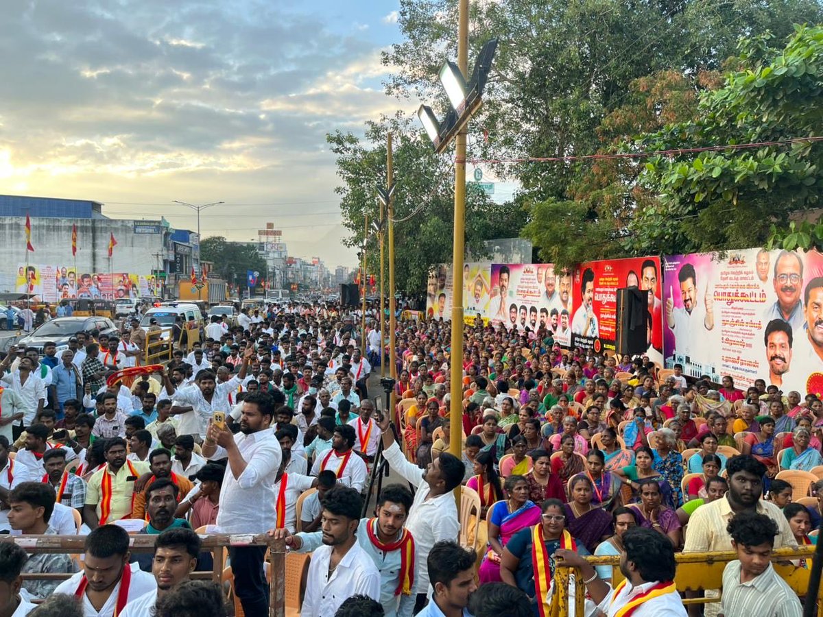 NanjilPSampath's tweet photo. தேனி வடக்கு மாவட்ட தவெக சார்பில் நடைபெற்ற கொள்கை விளக்கப் பொதுக்கூட்டத்தில் கலந்து கொண்டு சிறப்புரையாற்றினேன். 
உடன் தேனி வடக்கு மாவட்டக் கழக செயலாளர் S.பிரகாஷ் அவர்கள் மற்றும் கழக நிர்வாகிகள், தொண்டர்கள் உள்ளிட்டோர் திரளாக கலந்துகொண்டனர். @TVKPartyHQ @TVKtheni https://t.co/mxB5HalANB