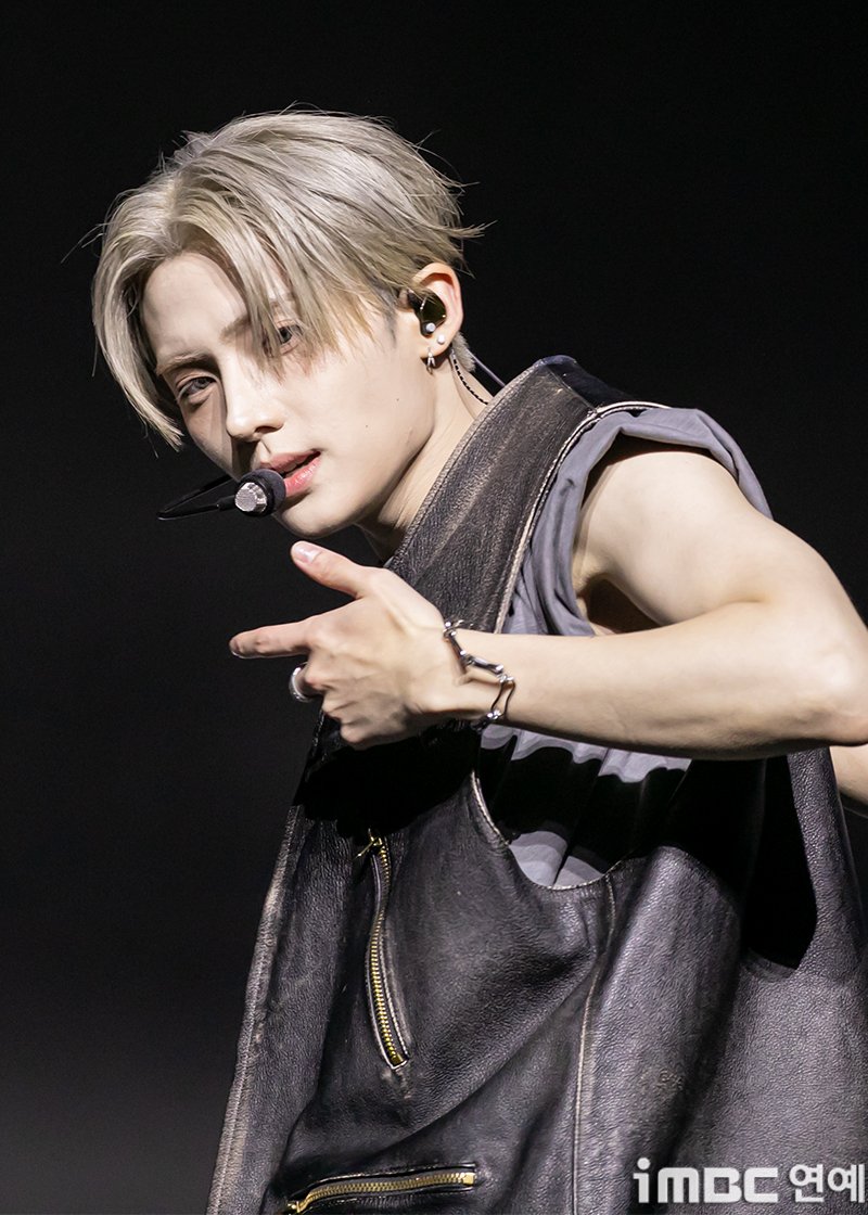 imbcenews's tweet image. [포토] 알디원 상원, 파워 퍼포머 
#알파드라이브원 #ALPHADRIVEONE #ALD1 #미니1집
#EUPHORIA #유포리아 #상원 #SANGWON #FREAKALARM
#프릭알람 #타이틀곡 #데뷔쇼케이스_260112 [iMBC 연예]

알파드라이브원(리오, 준서, 아르노, 건우, 상원, 씬롱, 안신, 상현)은 타이틀곡 ‘FREAK ALARM’(프릭…