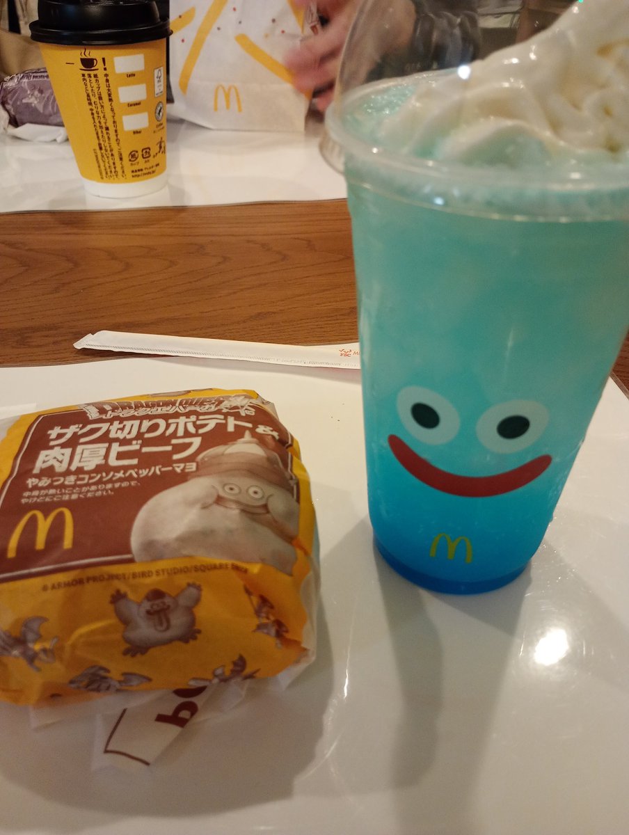 ドラクエコラボのマック食べました〜
器がかわいい( ´∀｀)