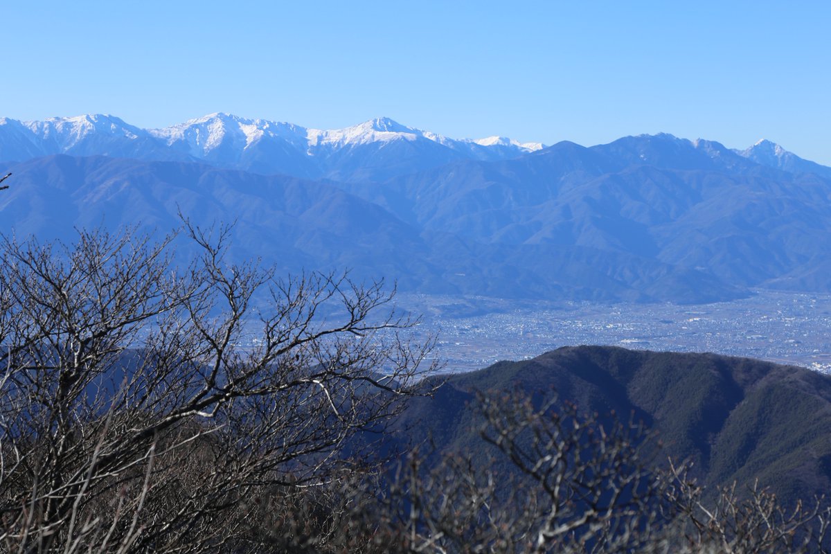 今日のクライマックスは鬼ヶ岳

朝からずーっとちらちらとしか見えなかったこちらの方々
鬼ヶ岳に着いた瞬間一気に視界が開けて興奮が止まらなかった…🥹