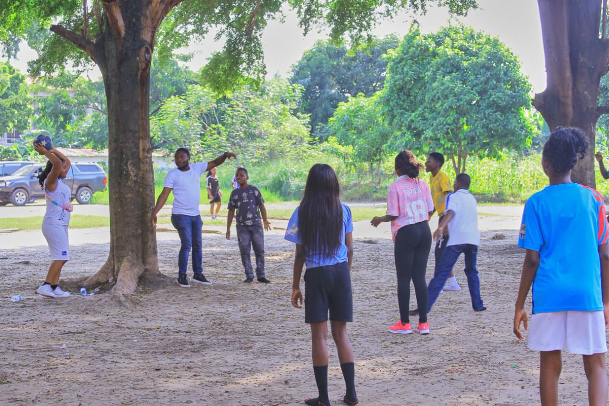 afiamama's tweet image. Retour sur la colonie #vacances
organisée @afiamama avec l’appui @AFD_France RDC le 3.01.2026!
Une journée à succès avec 57 enfants&amp;amp;adolescents dans un cadre sécurisé, éducatif&amp;amp;sans écrans.
Au programme : activités pour favoriser #développement physique, intellectuel &amp;amp;social:
1/7