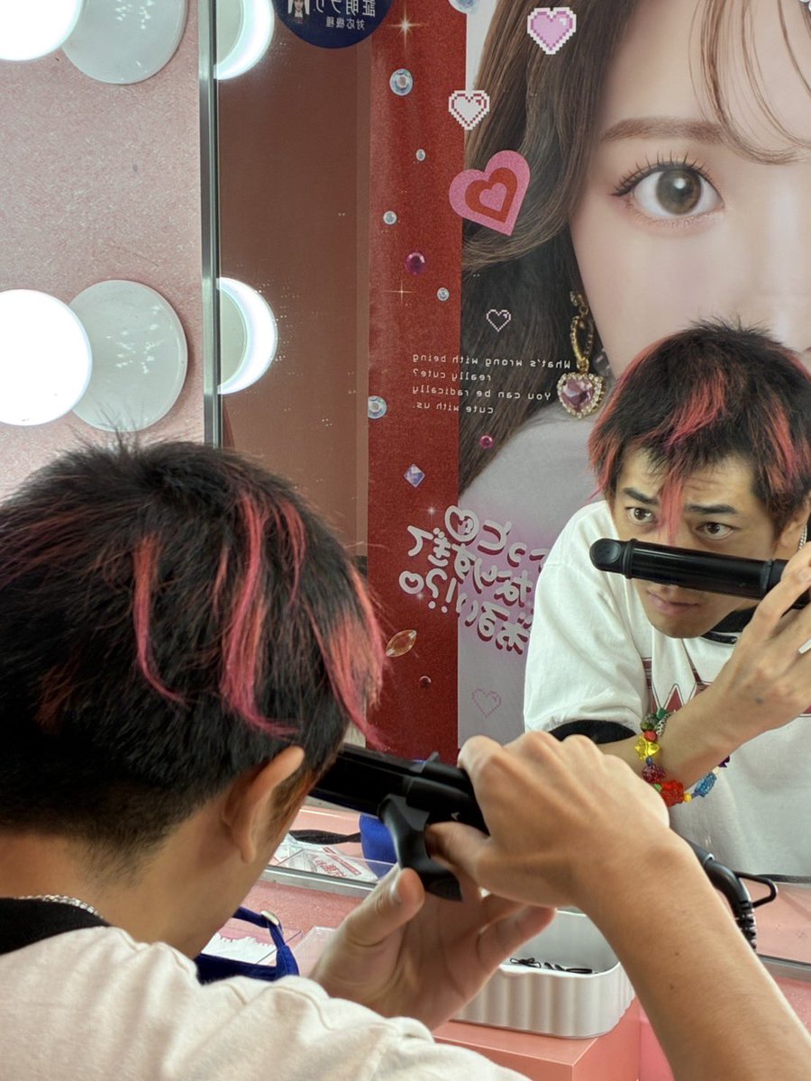 pecori_ofw's tweet image. 32歳になりました。
プリクラコーナーでギャルに負けずにアイロン巻いてくイメージで今年もブチかましてくからよろしく。