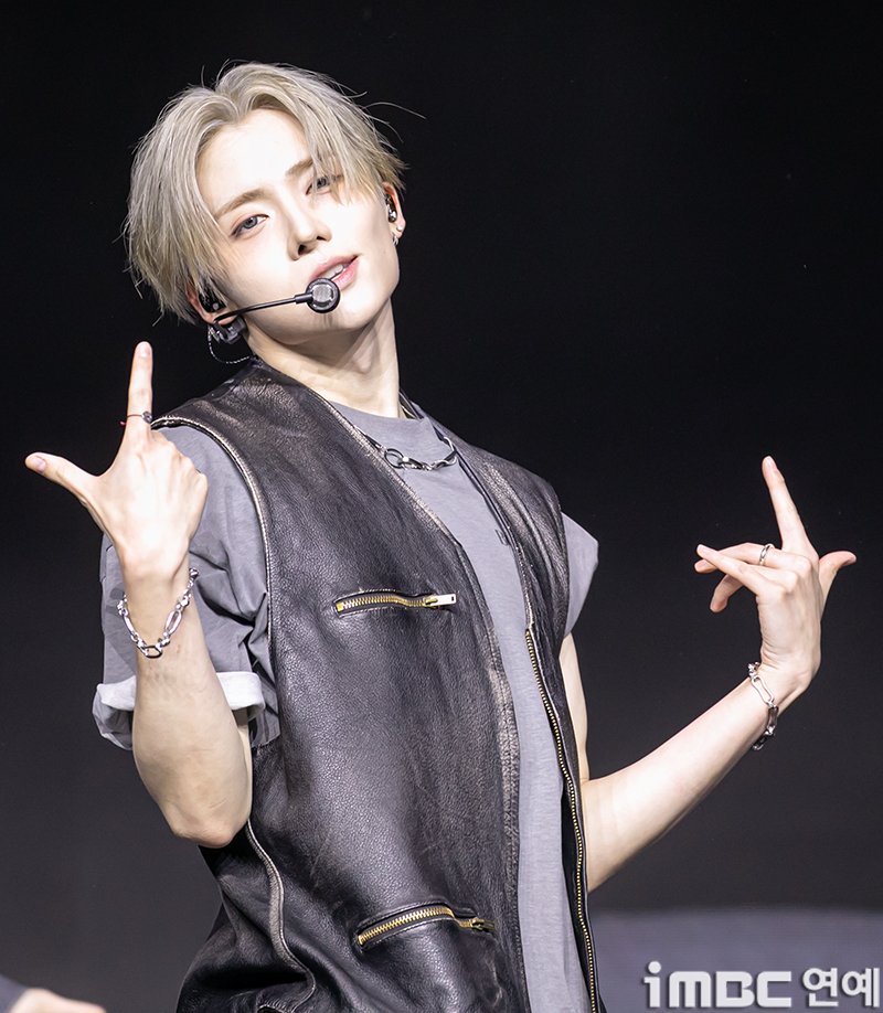 imbcenews's tweet photo. [포토] 알디원 상원, 무대 찢는 중 
#알파드라이브원 #ALPHADRIVEONE #ALD1 #미니1집
#EUPHORIA #유포리아 #상원 #SANGWON #FREAKALARM
#프릭알람 #타이틀곡 #데뷔쇼케이스_260112 [iMBC 연예]

알파드라이브원(리오, 준서, 아르노, 건우, 상원, 씬롱, 안신, 상현)은 타이틀곡 ‘FREAK ALARM’(프릭 알람)으로 활발한 활동을 펼친다.

⬇️고화질 Click Plz⬇️
https://t.co/JMvFW3ECtH