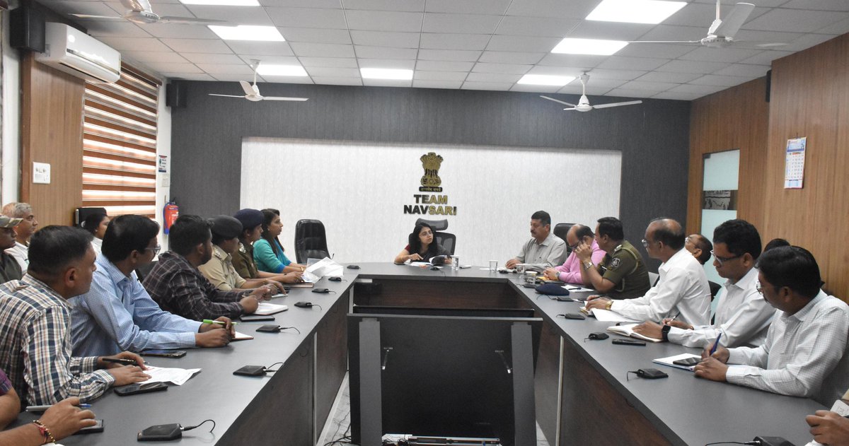 CollectorNav's tweet photo. આજરોજ કરૂણા અભિયાન-2026 અંતર્ગત પતંગની દોરીથી થતી અકસ્માતની ઘટના નિવારવા અને ઘાયલ પક્ષીઓને યોગ્ય સારવાર મળી રહે તે અંગેના આગોતરા આયોજન અર્થેની બેઠક યોજાઈ.
#KarunaAbhiyan2026 #KarunaAbhiyan #Gujarat #Birds #Uttarayan
@CMOGuj @GujForestDept @NavsariNMC @DdoNavsari @InfoNavsariGoG https://t.co/Oz57Tr6Irv