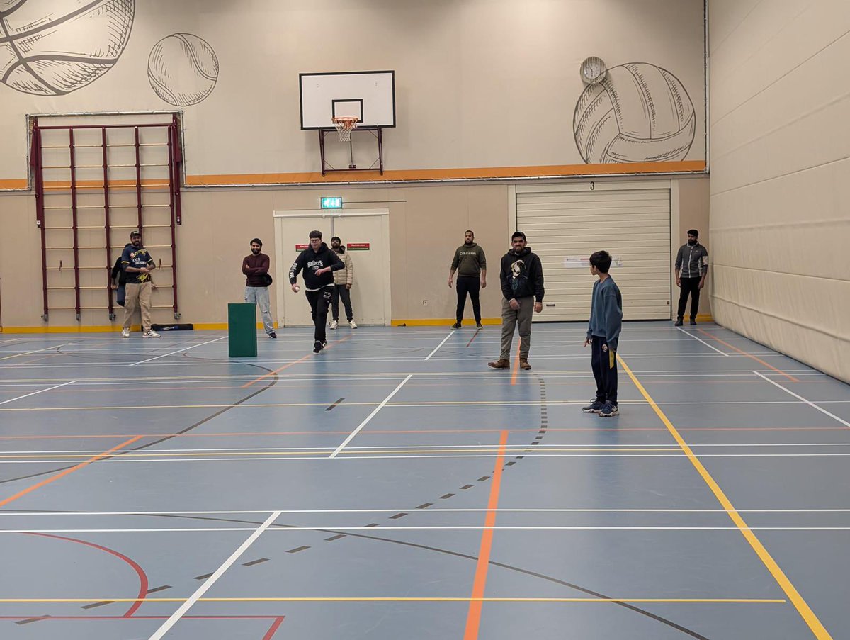 Moslimjongeren Arnhem tweet media