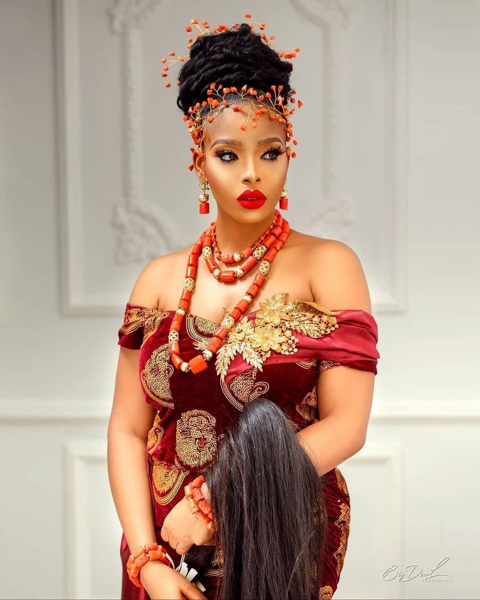 Hhonor_'s tweet image. Our ancestors did not give us good genes so we can cover em up with Ákwà Ekwensu