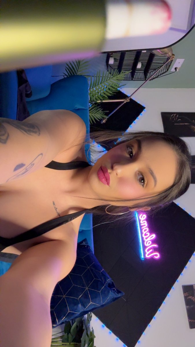 eva_loviaX's tweet photo. Have you seen me naked? 😁

I'm live ->  https://t.co/tRPHPwR7xL https://t.co/EwmhdumYxv