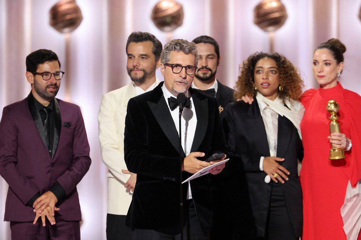 ElasticaFilms's tweet photo. Alô, Brasil! 🇧🇷 Bravo, Wagner Moura! 👏 Parabéns #ElAgenteSecreto!! 

La película de @kmendoncafilho se lleva el #GloboDeOro a la mejor película internacional, y al mejor actor protagonista en drama para Wagner Moura. 𝘞𝘩𝘢𝘵 𝘢𝘯 𝘢𝘤𝘵𝘰𝘳! ✨

1/2 https://t.co/bM5woPGu5N