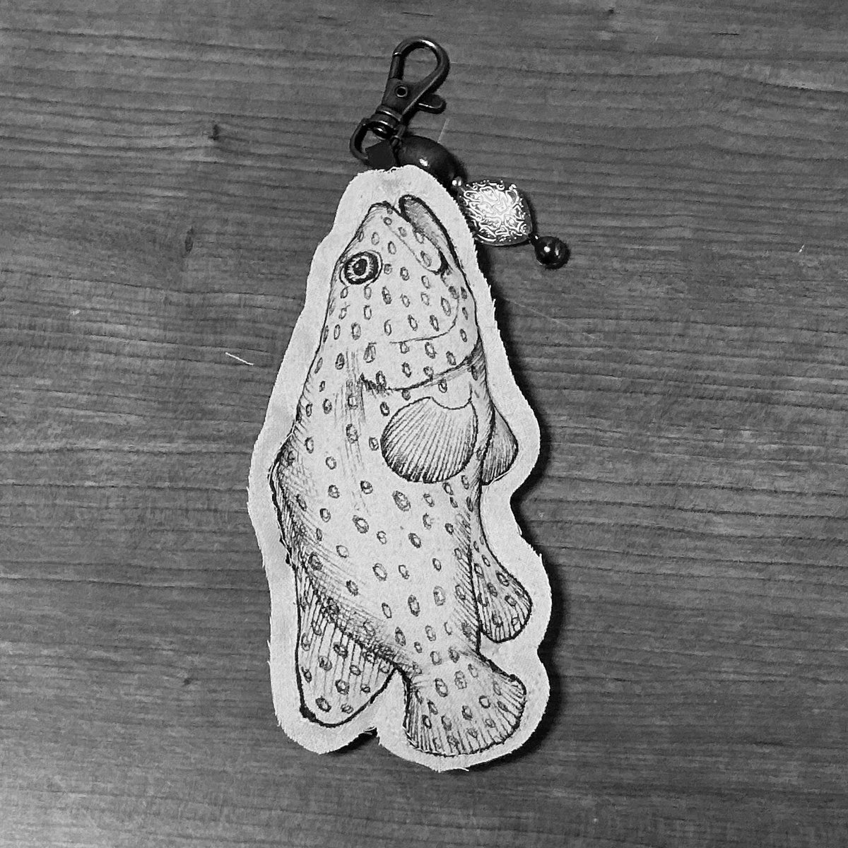 三連休に作っていた直筆の
クッションキーホルダーの
ような何かです🌱