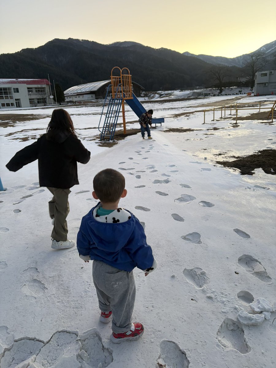 trynow_m's tweet image. 日が暮れてるのに、関係ないみたいですよ。