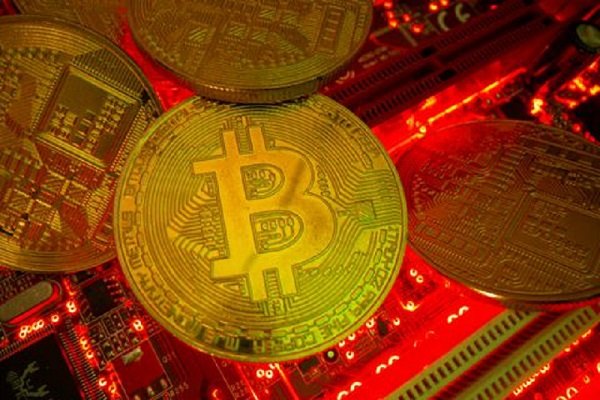 GwdxPro's tweet photo. $BTC rose 1.5% to $92,094, but the Trump vs. Fed legal war is capping gains. ⚖️
​⚖️ Legal Drama: Powell slams DOJ subpoenas as "political pressure."
​🛡️ Gold Pivot: Investors hedge with Gold as Fed independence is shaken
​📉 Stalled: Political friction keeps $BTC below the $100K https://t.co/H45i14cJmS