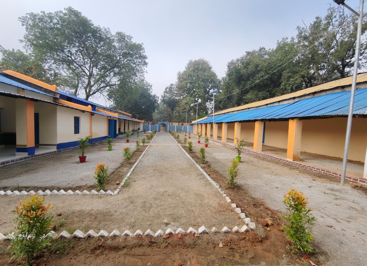 pradeepmirase's tweet photo. On the eve of #NationalYouthDay, I am happy to be a part of establishment of #SkillDevt Centre (Kaushal Sadhna Kendra) in Balangir district started by @kenduleafodisha &amp; @skilled_odisha #OSDA in Electrician trade.
More skill trades will be started shortly, based on market demand. https://t.co/5ruQkL7RAH