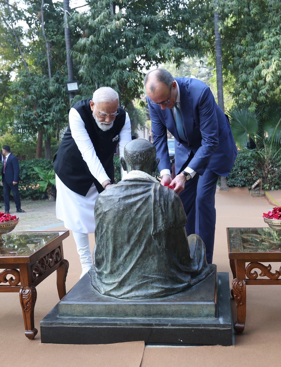 Narendra Modi tweet media