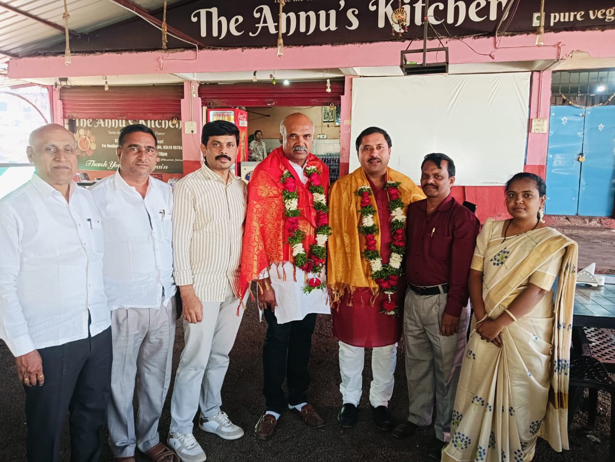 ಭಾನುವಾರ ಬೀದರನಲ್ಲಿ ಕರ್ನಾಟಕ ರಾಜ್ಯದ ಕಾರ್ಯನಿರತ‌ ಪತ್ರಕರ್ತರ ಸಂಘದ ಅಧ್ಯಕ್ಷರಾದ ಶ್ರೀ ಶಿವಾನಂದ ತಡಗೂಡ ಹಾಗೂ ಬೀದರ ಜಿಲ್ಲಾಧ್ಯಕ್ಷರಾದ ಶ್ರೀ ಆನಂದ ದೇವಪ್ಪ ಅವರಿಗೆ ಸನ್ಮಾನಿಸಿ ಗೌರವಿಸಲಾಯಿತು.