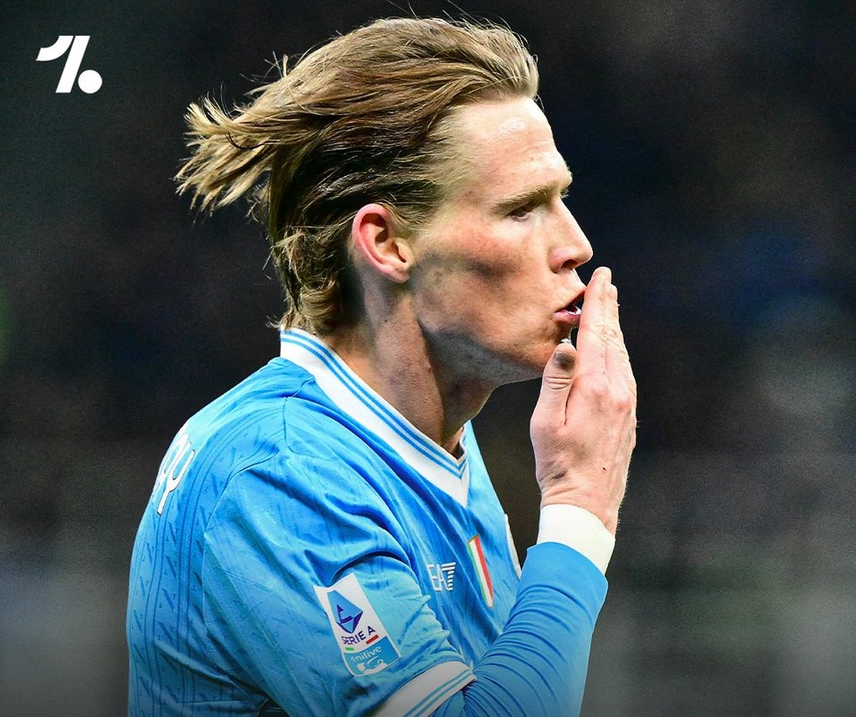 Ieri era la classica gara in cui Hamsik si sarebbe rintanato in un angolo ,specie dopo l'errore sul goal loro..e invece Scott ha palle alla Diego. Ho giustificato qualsiasi cessione,ma lui manco per 160 lo darei via