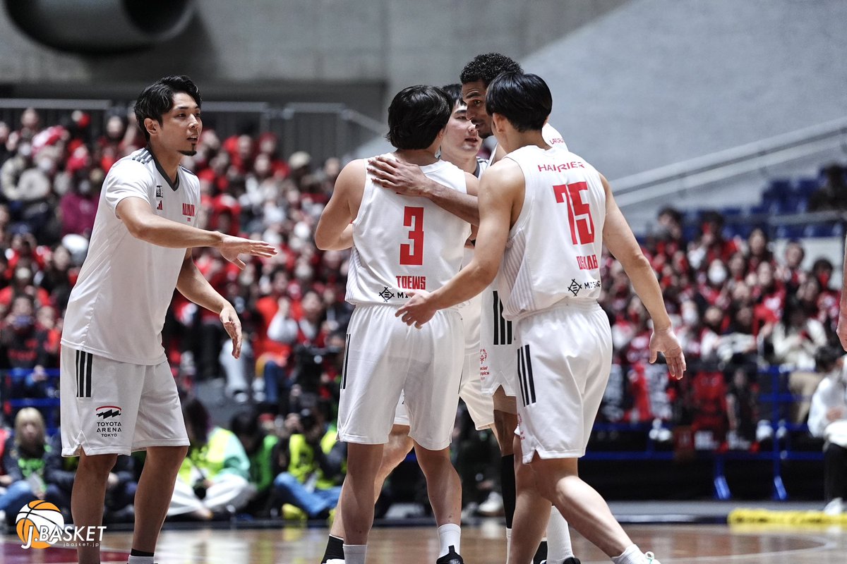 ShahabUdin65149's tweet photo. 【天皇杯|ファイナル速報②】
🏆優勝 アルバルク東京 🏆
激闘を制したA東京は14大会ぶりの優勝
優勝の瞬間📸
1/12(MON) 代々木第一体育館
アルバルク東京
72-64
シーホース三河
#アルバルク東京
#天皇杯バスケ
#Scene #Moments #BeyondGame
#Jbasket #Jバスケ https://t.co/1GZt1uZPzw
