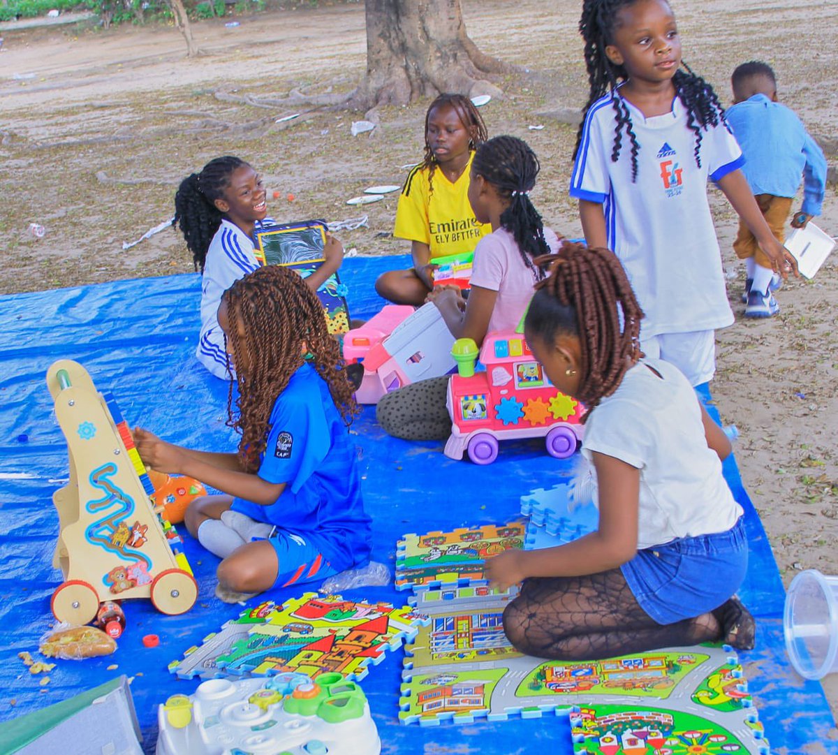 afiamama's tweet image. 👶 5-11 ans :
✅ Activités sportives(⚽️,🥋) pour expérimenter discipline, maîtrise de soi&amp;amp; coordination.
✅ Ateliers créatifs 🧩(construction, puzzles): #stimuler mémoire &amp;amp; logique.
✅ Espaces d’expression🗣️(cercles de parole): #encourager la prise de parole et la confiance.
2/7