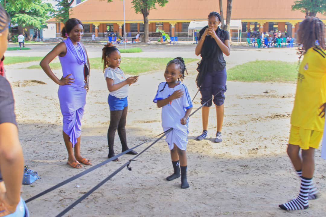 afiamama's tweet image. 👶 5-11 ans :
✅ Activités sportives(⚽️,🥋) pour expérimenter discipline, maîtrise de soi&amp;amp; coordination.
✅ Ateliers créatifs 🧩(construction, puzzles): #stimuler mémoire &amp;amp; logique.
✅ Espaces d’expression🗣️(cercles de parole): #encourager la prise de parole et la confiance.
2/7