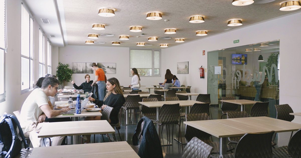 ☕✨ Disfruta de una pausa perfecta en la cafetería de MasterHome: café recién hecho, ambiente acogedor y el mejor lugar para desconectar sin salir de casa. 💛 #CoffeeBreak #ResidenciaEstudiantes #MIR #Opositores #EstudiantesMadrid #VidaUniversitaria #AlojamientoMadrid