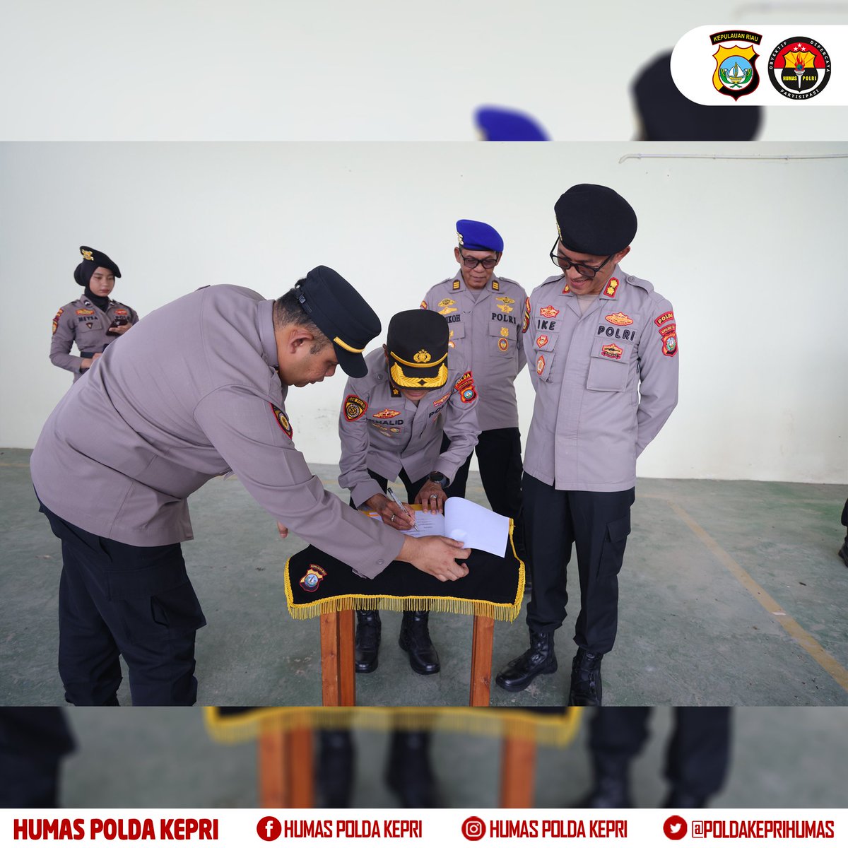 poldakeprihumas's tweet photo. APEL PENGECEKAN DALAM RANGKA PENGHADAPAN PERTAMA MASUK KE MAPOLDA KEPRI BINTARA REMAJA LULUSAN DIKTUK GELOMBANG 2 TAHUN ANGGARAN 2025
.
.
@divisihumaspolri polripresisi @mabespolrinews
#HumasPoldaKepri
#Multimediapoldakepri
#Prabowopresidenri
#polripresisisi https://t.co/2Dqi9OTuFT