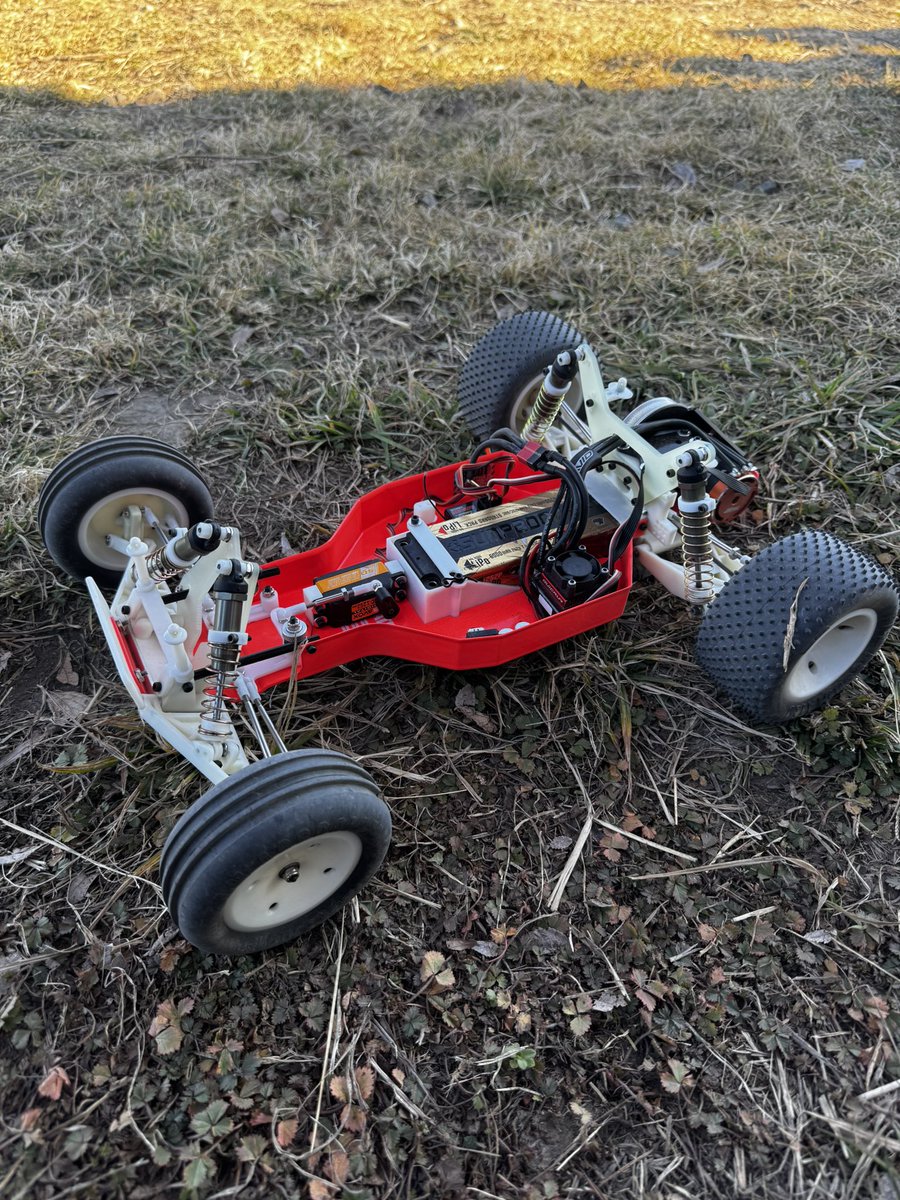RC56522's tweet photo. RC10Tめっちゃはしるん
#ラジコン
#rc10
#rc10t
#associated
#アソシ
@Team_Associated https://t.co/2VOSgs3X9X